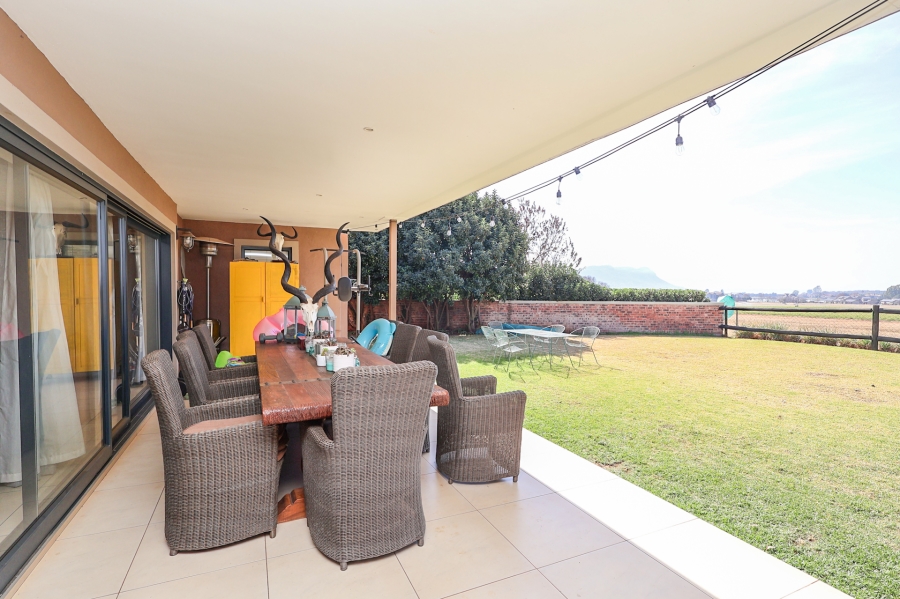 To Let 4 Bedroom Property for Rent in The Coves North West